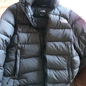 North face puffer jacket. Size medium women’s.